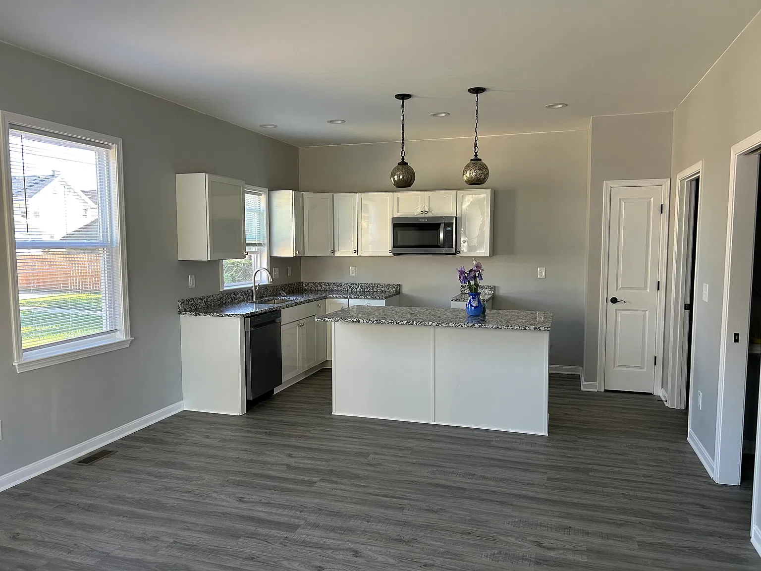 2 bed, 2.5 bath, 1200 sqft, $2,100 — Photo 3