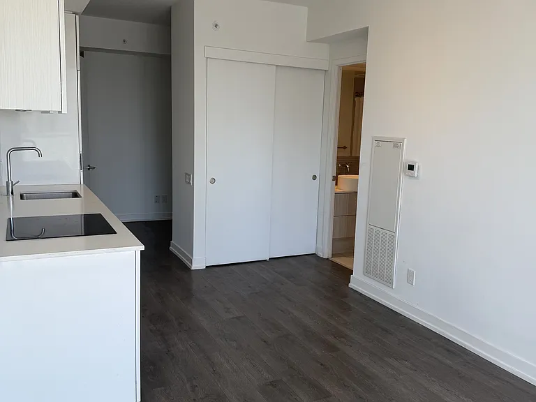 161 Roehampton Ave #2712 — Photo 12