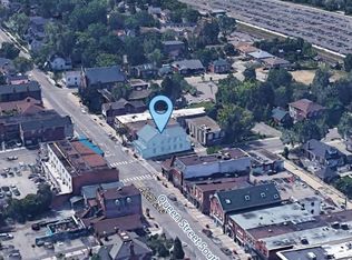 7 Thomas St #2, Mississauga, ON L5M 1Y4