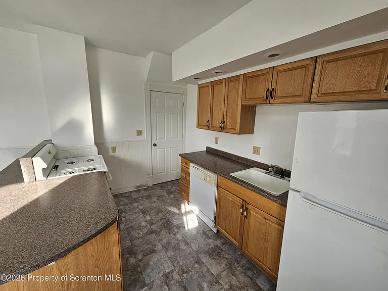 1044 John Ave — Photo 15