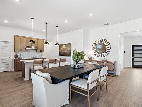 Gather-Worthy Dining Space