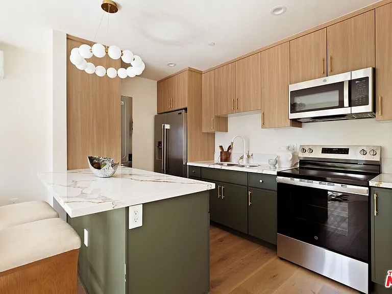 308 S Highland Ave — Photo 57