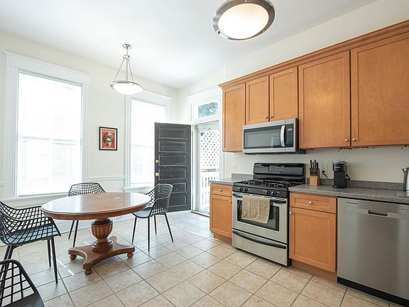 3rd image of 404 Strawberry St APT 1