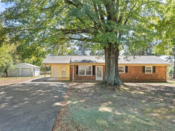 4706 Nokomis Dr, Kernersville, NC 27284