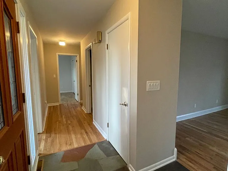 3212 Charing Cross Rd — Photo 5