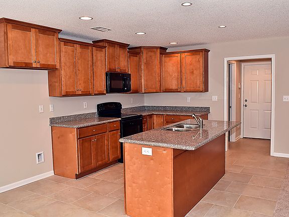 4th image of 125 Bradford Circle