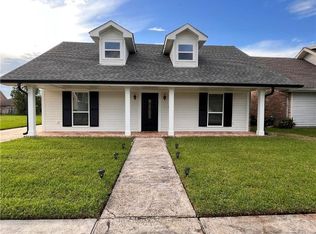 3000 Moss Ln, Violet, LA 70092