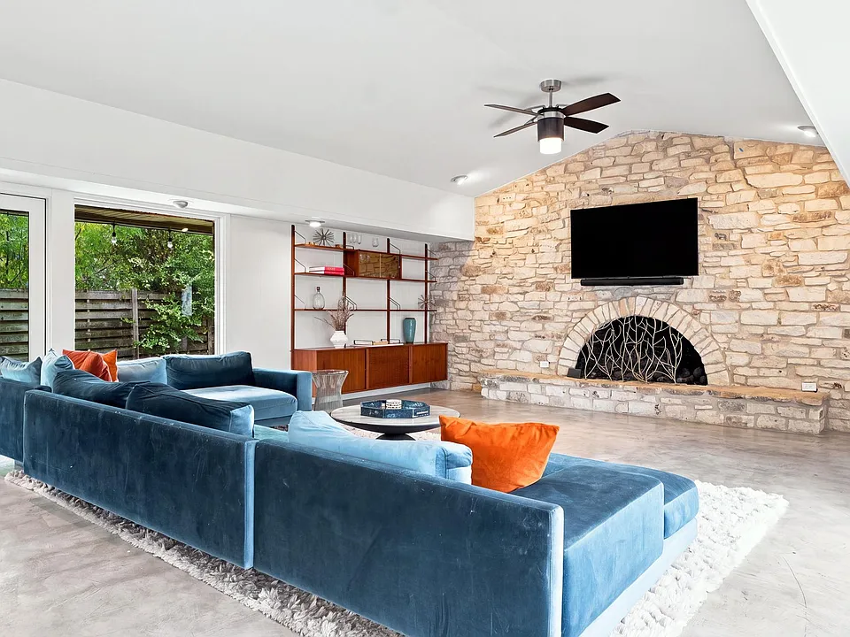 6102 Cherrylawn Cir