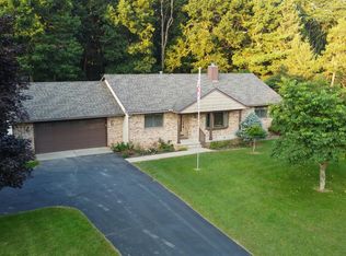 8751 Coyle Dr, Pinckney, MI