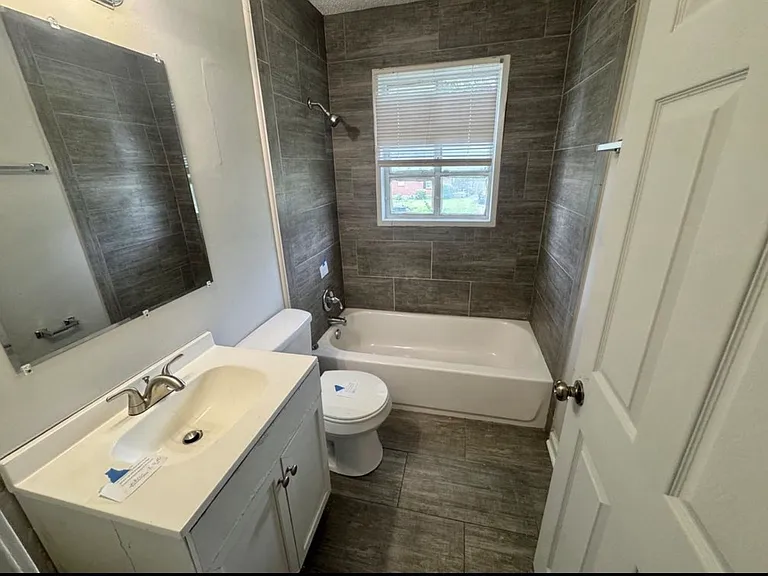 3285 Ashland St — Photo 6