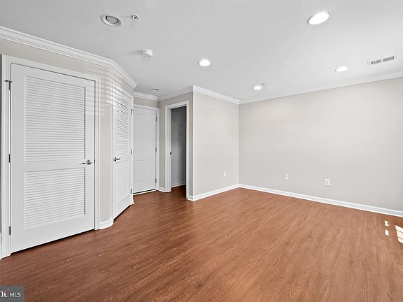 3rd image of 842 Oldham St