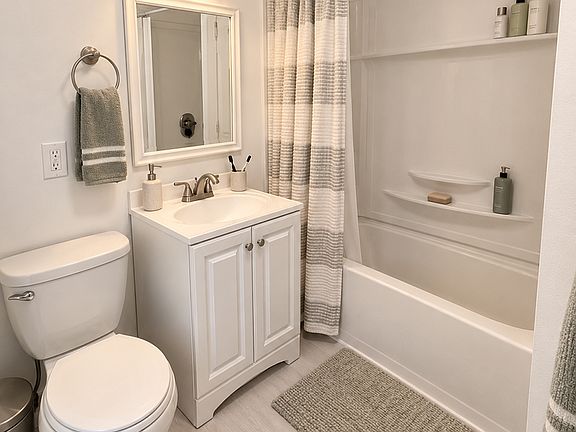 3rd image of 102-106 N Main Ave #102