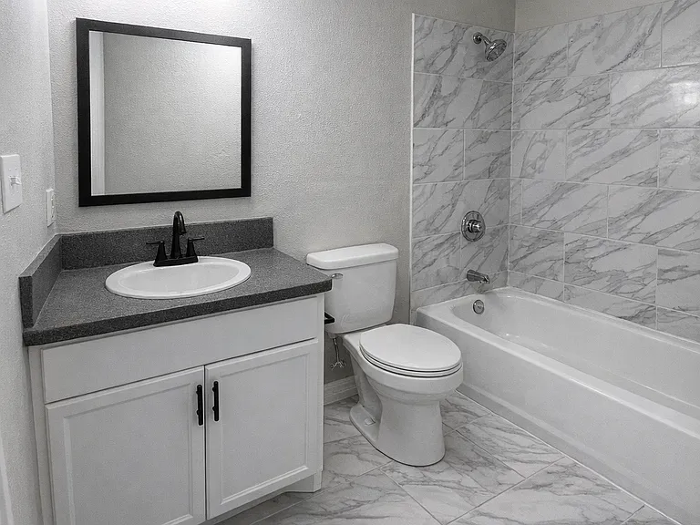 2445 Hudspeth Ave — Photo 2