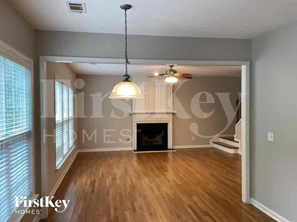 4 bed, 2.5 bath, 2344 sqft, $2,725 — Photo 2