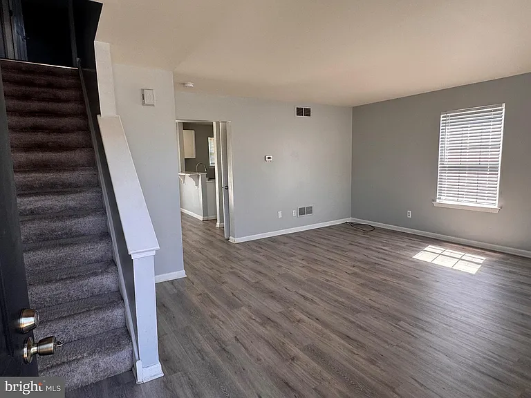 658 Dairy Dr — Photo 3