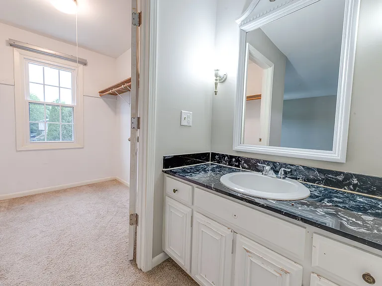 5S735 Park Meadow Dr — Photo 17