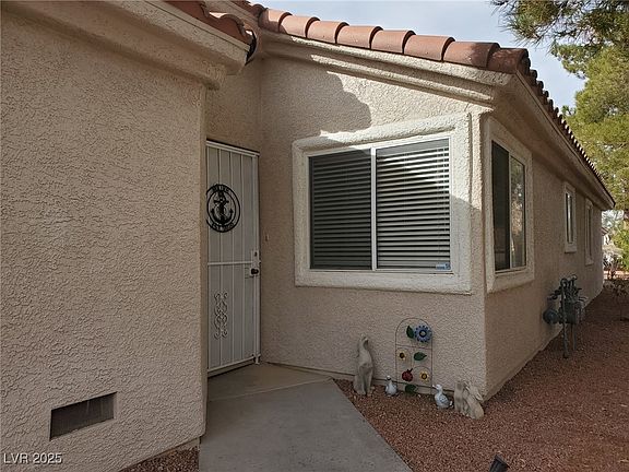 2nd image of 7820 Foxwood Pl