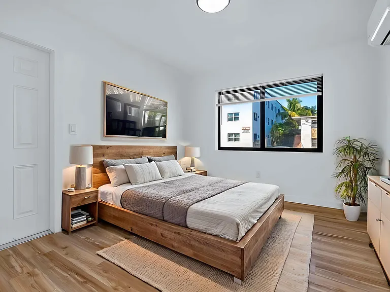 860 SW 3rd St #1 — Photo 15