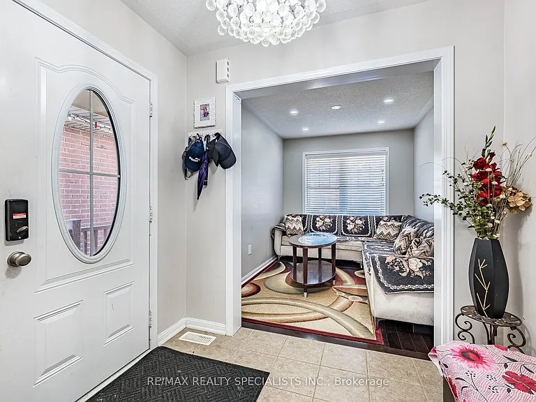 47 Robert Parkinson Dr — Photo 3