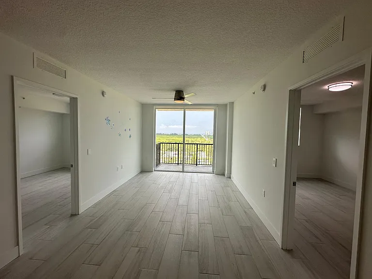 619 E Sheridan St #1135 — Photo 2