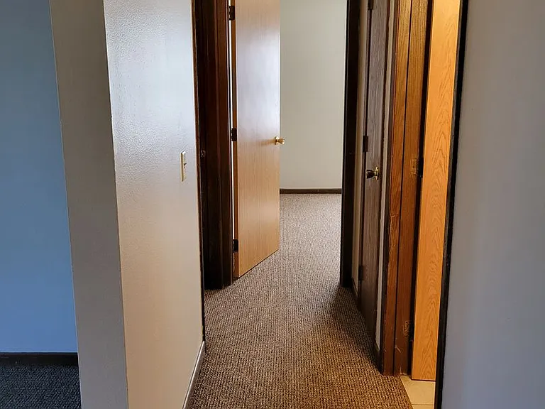 235 W Johnson St — Photo 9