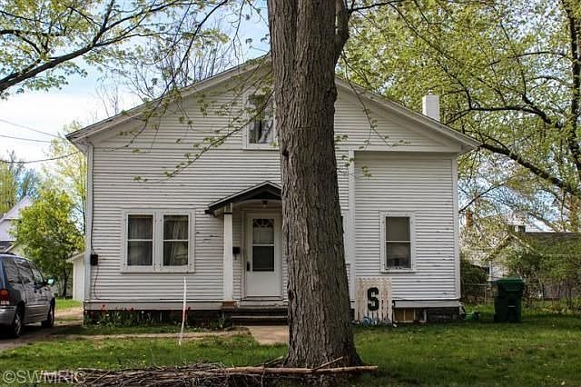 1st image of 307 W Railroad St