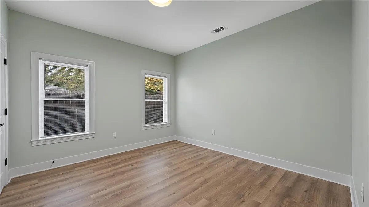 1068 Bruce Street - 1 — Photo 3