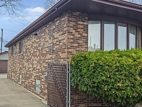 3rd image of 412 Saginaw Ave