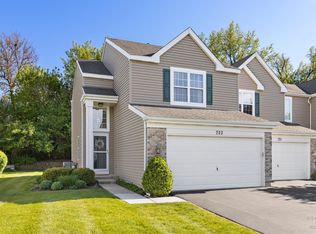 723 Silk Oak Ln, Crystal Lake, IL 60014