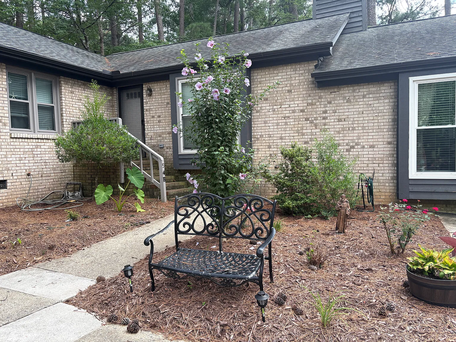 2 bed, 1044 sqft, $1,800 — Photo 2
