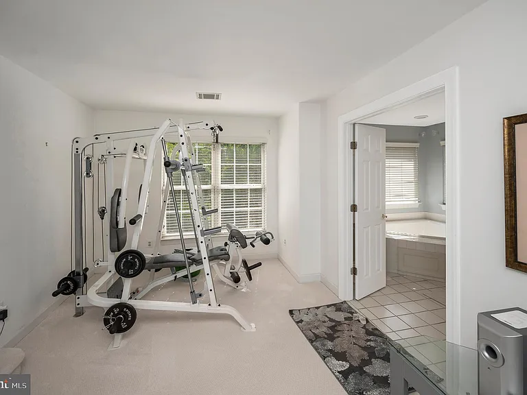 16005 Kings Mountain Rd — Photo 28