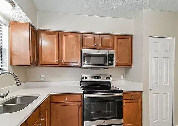 4th image of 10832 Naples Ct S