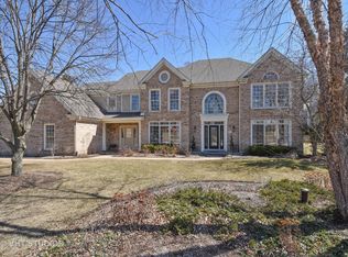 220 Weatherstone Rd, Barrington, IL 60010