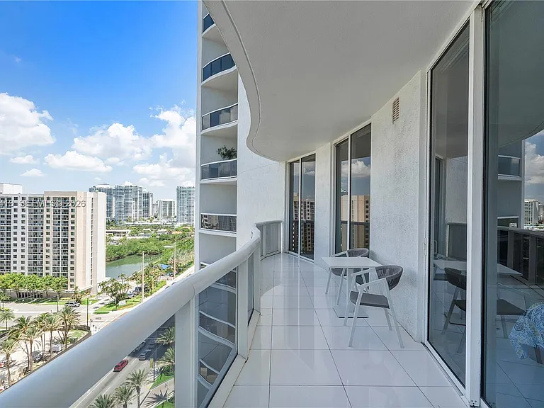 15811 Collins Ave #1205-fl 331 — Photo 39