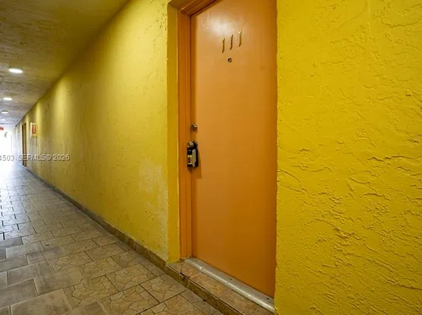 606 W 81st St, Hialeah, FL