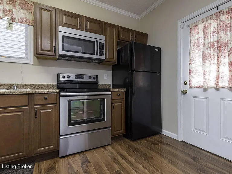 1102 Lydia St — Photo 10