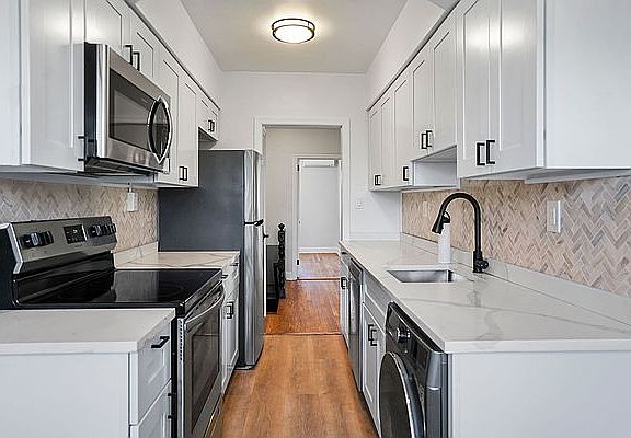 2nd image of 20-27 26th St #2