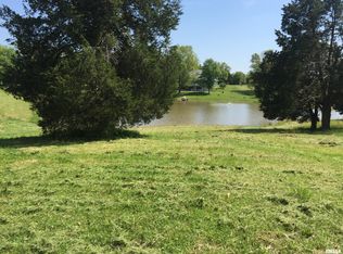 2 Starvation Acres Rd, Carbondale, IL 62903