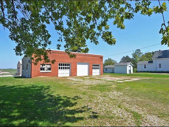2nd image of 320 W Main St