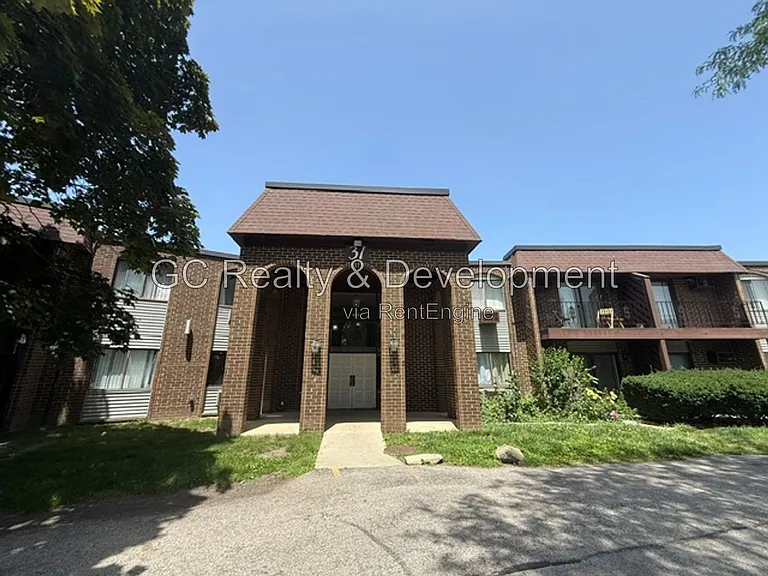 31 Washington Blvd #108 — Photo 1