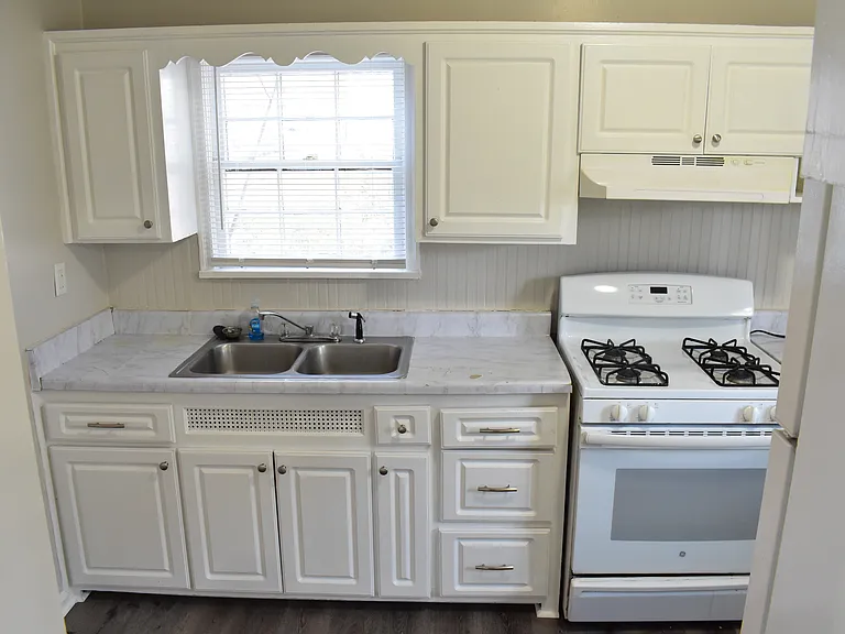 2774 Blount St — Photo 9