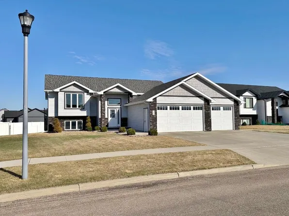 3405 20th St SE, Minot, ND 58701