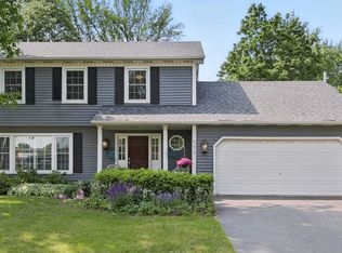 533 Warwick Dr, Naperville, IL 60565