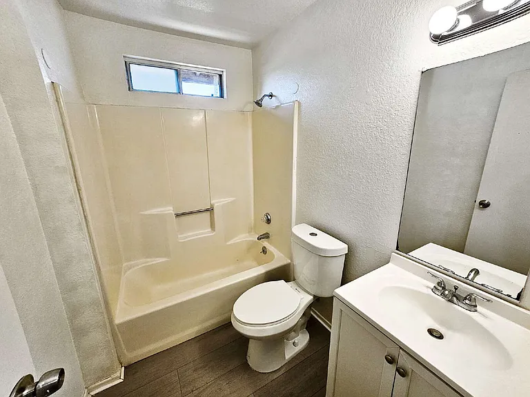 201 S Sunset St #B — Photo 8