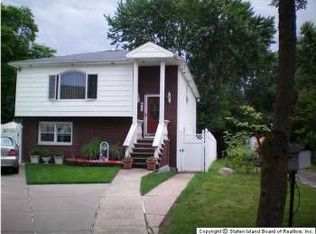 59 Alysia Ct, Staten Island, NY 10309