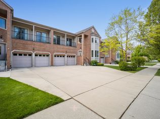 1920 Monroe Ave #9, Glenview, IL 60025