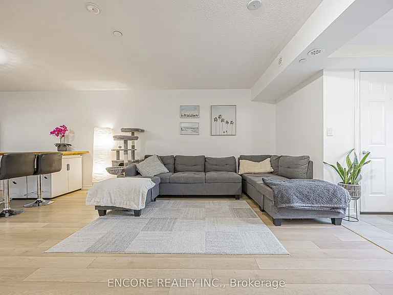 10 Carnation Ave #8 — Photo 4