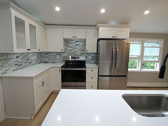 3rd image of 394 Crescent St #2