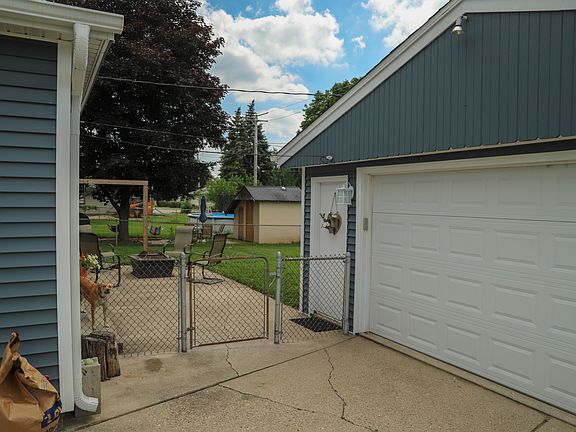 4th image of 6112 Walker Ave