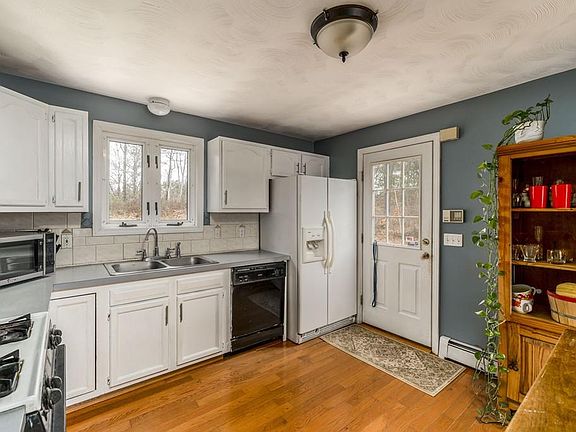 3rd image of 102 Joyce Dr